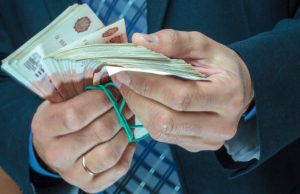 Главе Чойского района Борисову инкриминируют 8 млн рублей