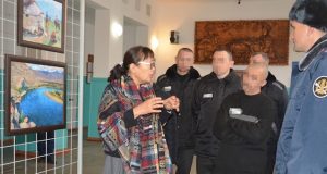 Приобщились к прекрасному. Для осужденных устроили выставку картин Чорос-Гуркина