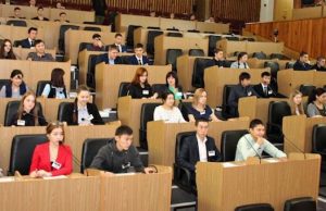 Студенты поиграли в Госсобрание
