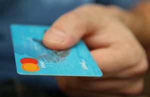 За проезд в автобусах теперь можно рассчитываться банковскими картами