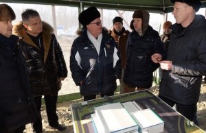 Помощник президента проинспектировал строительство ледового дворца в Майме