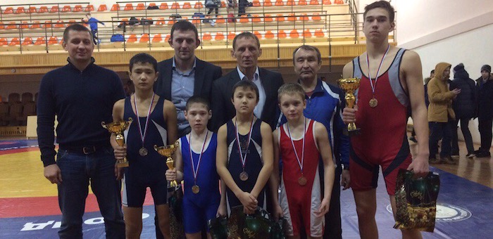 Алтайские борцы успешно выступили в Юрге