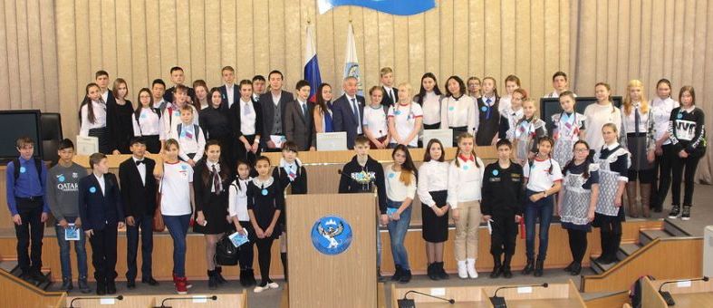 Школьники побывали на экскурсии в Эл Курултае