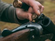 Пьяный мужчина устроил стрельбу по тещиному дому