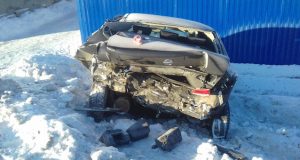 Пьяный водитель без прав на ВАЗе разбил припаркованный автомобиль и угодил в больницу