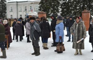Кто в лес, кто по дрова. В Турочаке продолжаются собрания и митинги