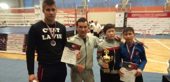 Спортсмены с Алтая успешно выступили на чемпионате Сибири по кикбоксингу