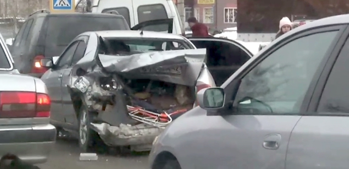 Пьяный водитель спровоцировал массовую аварию с участием семи автомобилей