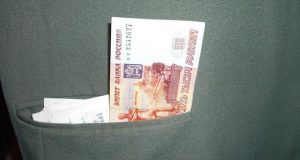 Сотрудник колонии попался на взятке