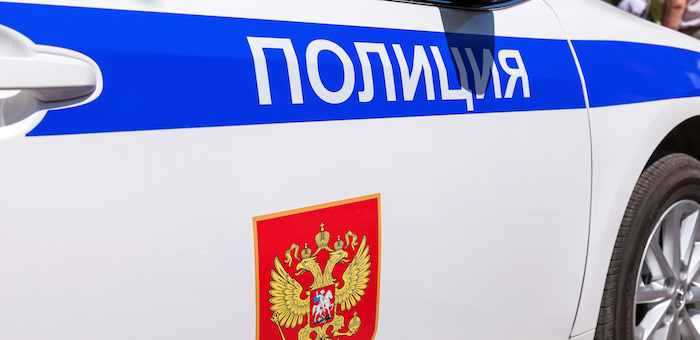 Мужчина до смерти избил своего родственника поленом