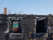 А может, и не поджог. МЧС продолжает проверку по поводу пожара в Верх-Бийске