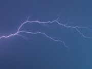 Над Телецким озером прошла необычно ранняя гроза