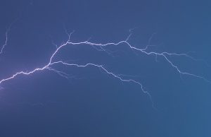 Над Телецким озером прошла необычно ранняя гроза