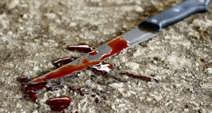 Пьяный мужчина ударил ножом прохожего, которого ошибочно принял за своего обидчика