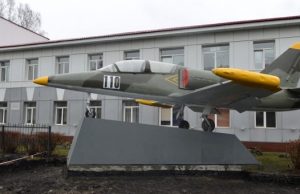 В Горно-Алтайске новый памятник: самолет L-39
