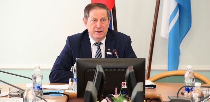 Виктор Ромашкин предлагает повысить престиж госслужбы