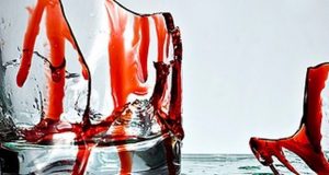 Драма в кафе: пьяная жена изуродовала мужу лицо разбитым бокалом