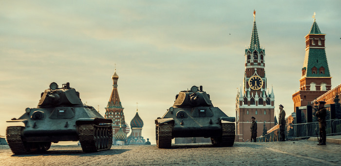 На танках в Кремль: выходит на экраны фильм о легендарном пробеге легендарных Т-34