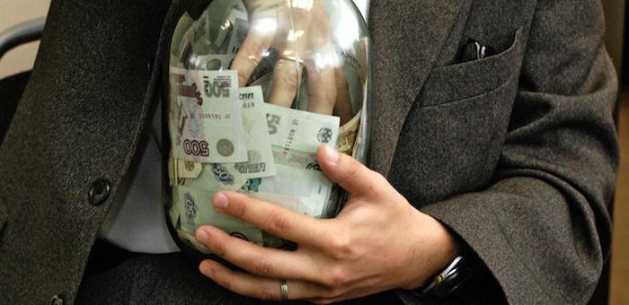 Берем в долг и немного копим. Как жители Горного Алтая поступают с деньгами