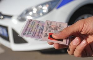 Горожанин, пытаясь досрочно вернуть права, потерял 120 тысяч рублей