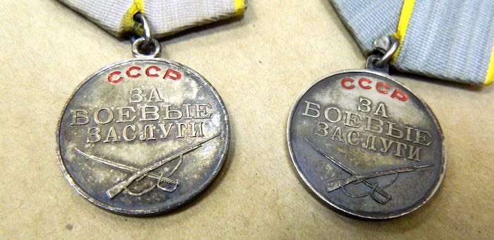 Подавил огонь пулеметов и обеспечил действия разведчиков