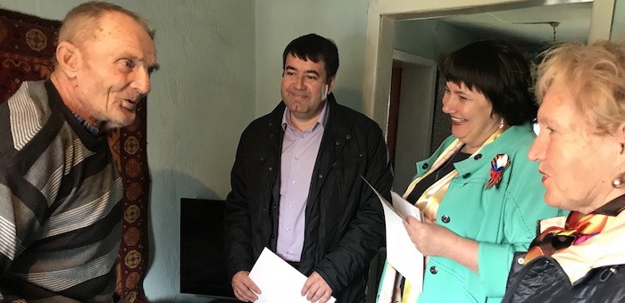 Роман Птицын поздравил майминских ветеранов с приближающимся Днем Победы