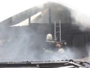 В центре Горно-Алтайска произошел пожар в жилом доме (фото, видео)
