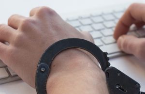 Жительница Маймы стала жертвой шантажиста из социальной сети
