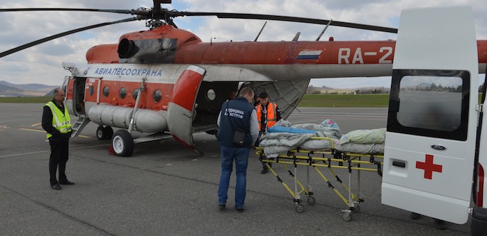С подножья Белухи вертолетом эвакуировали туриста с острым аппендицитом