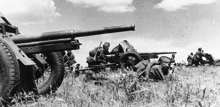 Успешно взломал оборону противника