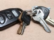 Женщина угнала автомобиль у знакомой, долго не возвращавшей долг