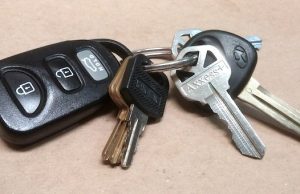 Женщина угнала автомобиль у знакомой, долго не возвращавшей долг