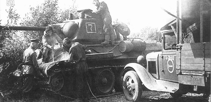 Ремонтировал танки на поле боя, не считаясь с огнем противника