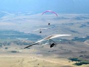 Курай назван одним из лучших мест в России для полетов на параплане