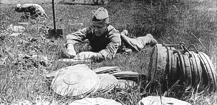 Личным примером увлекал саперов на боевые подвиги