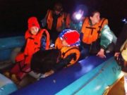 Пожарные спасли с подтопленного острова 11 туристов