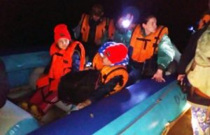 Пожарные спасли с подтопленного острова 11 туристов