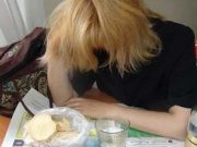 Нерадивая мать задолжала по алиментам почти миллион рублей