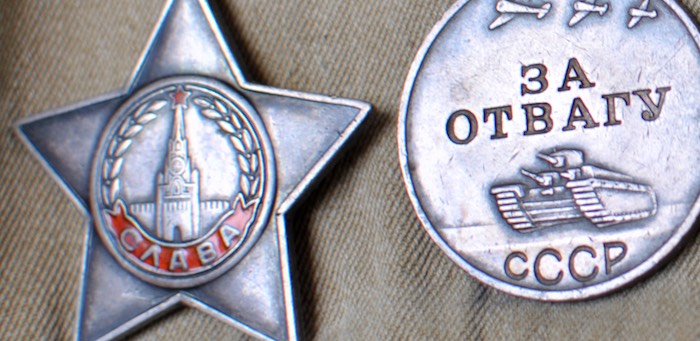 Младший сержант Кармаков из Ело закидал пулемет противника гранатами