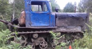 Житель Турочака едва не погиб под гусеницами трактора