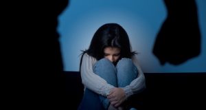 Пьяный мужчина надругался над несовершеннолетней падчерицей