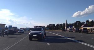 Турист на Pajero на Семинском перевале сбил 15-летнего туриста на роликах