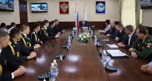 Александр Бердников встретился с молодыми офицерами-пограничниками