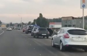 «Охотники за сокровищем»: жители Алтая устроили столпотворение на трассе из-за клада «Орла и решки»