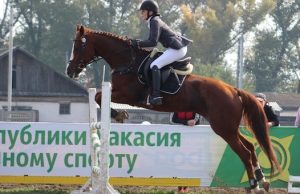 Спортсменки из Горного Алтая успешно выступили на соревнованиях по конному спорту в Хакасии