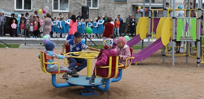 Еще два благоустроенных двора открыли в Горно-Алтайске