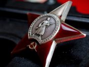«Фашистов лютых что есть мочи громить я буду неустанно»