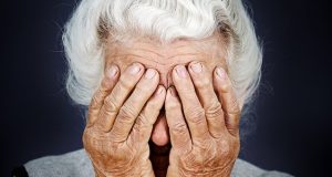 Внук обокрал 82-летнюю бабушку
