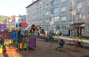 В Горно-Алтайске в рамках партпроекта открыли первый в этом году двор