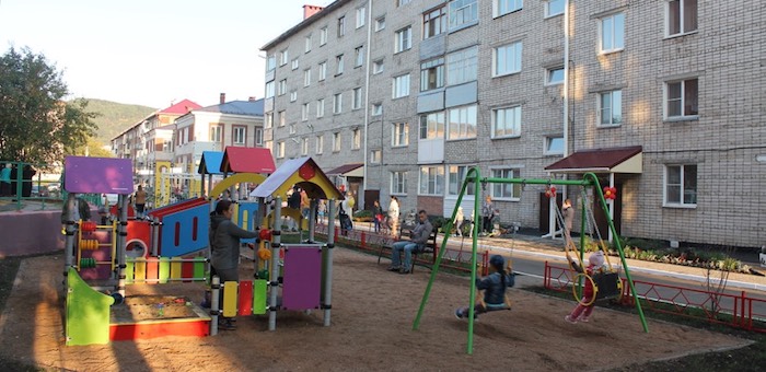 В Горно-Алтайске в рамках партпроекта открыли первый в этом году двор